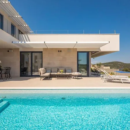 Magnificent Murter Royal 4 Bedrooms Sea Views&private Pool Villa