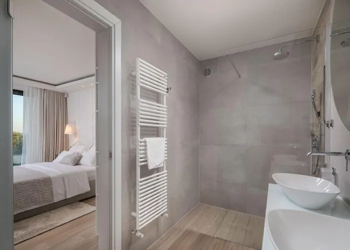 Magnificent Murter Royal 4 Bedrooms Sea Views & Private Pool ヴィラ イェゼラ