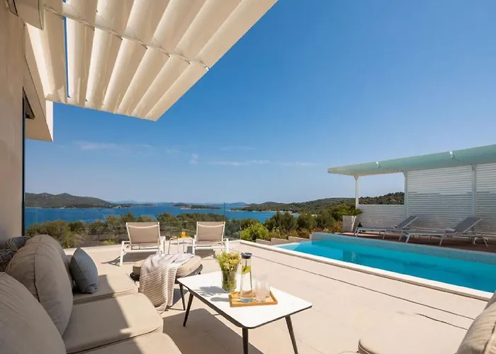 Magnificent Murter Royal 4 Bedrooms Sea Views & Private Pool ヴィラ *